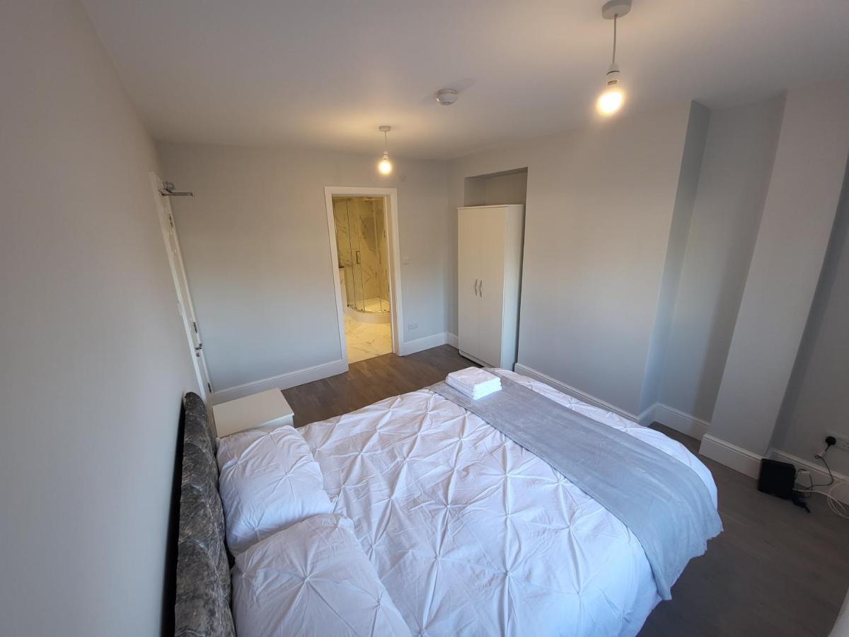 High Spec Large 6 Bedroom House! Kingston upon Thames  Exterior photo