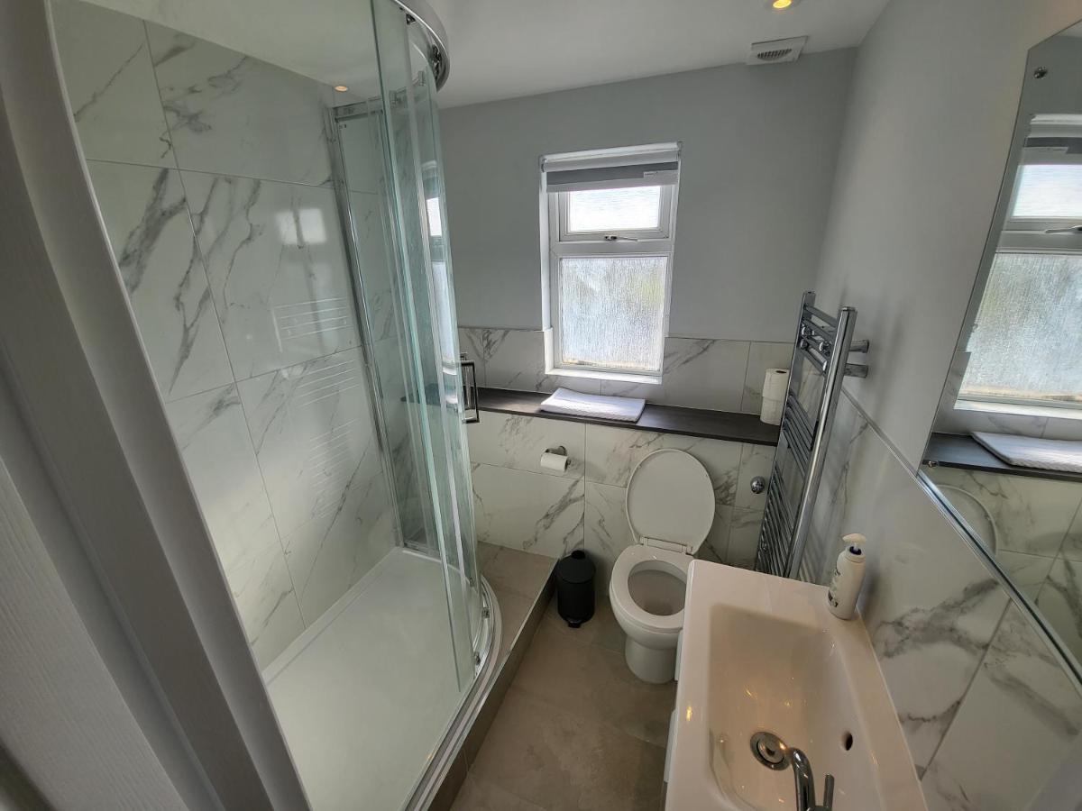 High Spec Large 6 Bedroom House! Kingston upon Thames  Exterior photo