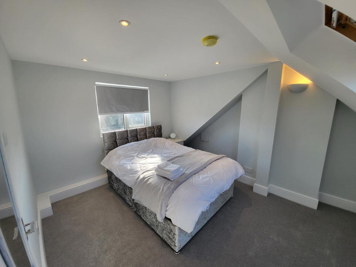 High Spec Large 6 Bedroom House! Kingston upon Thames  Exterior photo