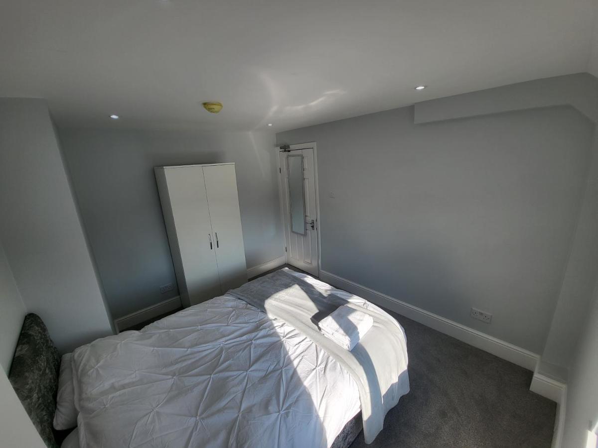 High Spec Large 6 Bedroom House! Kingston upon Thames  Exterior photo