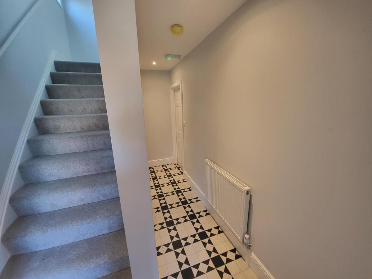 High Spec Large 6 Bedroom House! Kingston upon Thames  Exterior photo