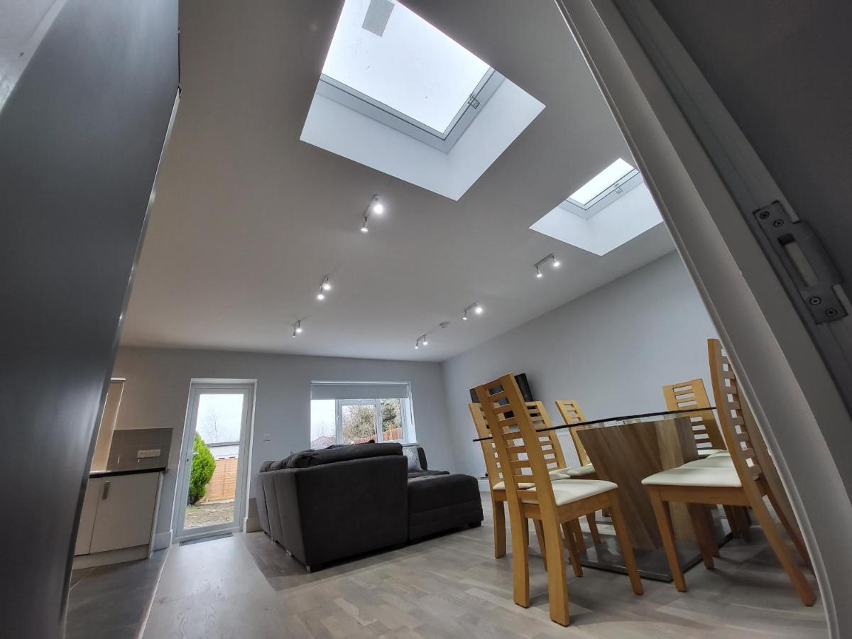 High Spec Large 6 Bedroom House! Kingston upon Thames  Exterior photo