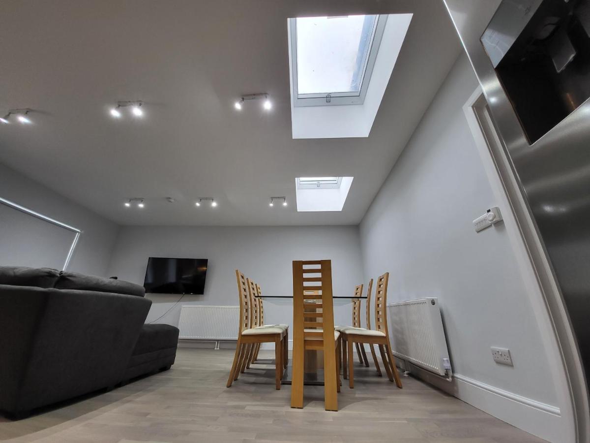 High Spec Large 6 Bedroom House! Kingston upon Thames  Exterior photo